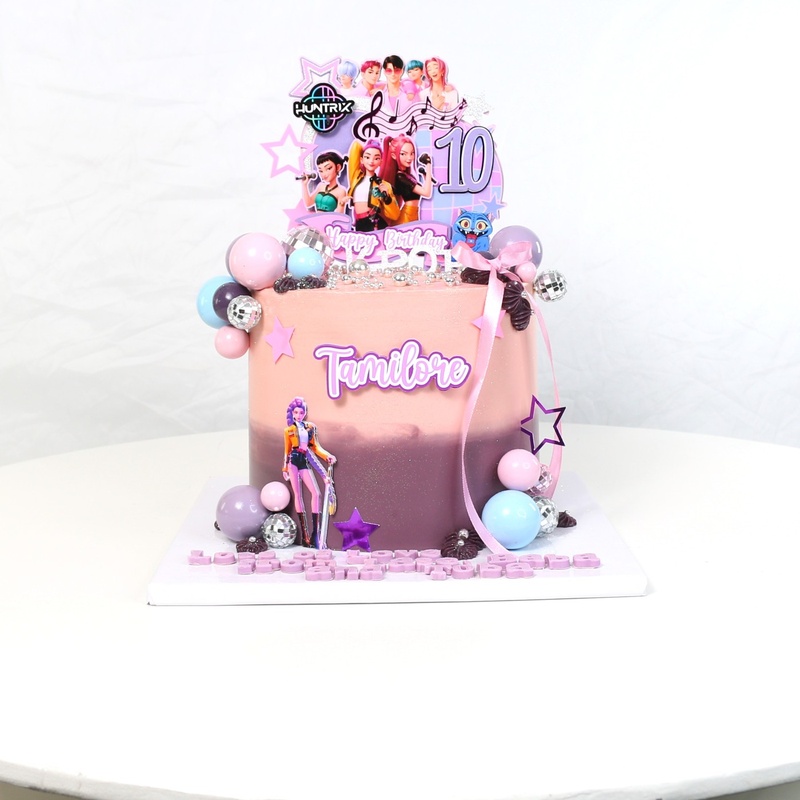 K-pop, a bespoke Gourmet Cake by Cakes Designs 3NL