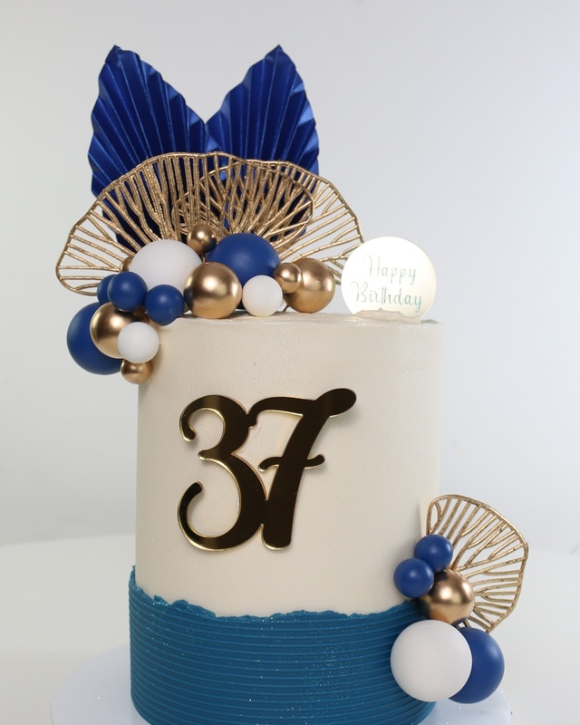 Navy & Gold, a bespoke Gourmet Cake by Cakes Designs 3NL