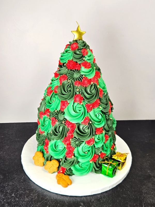 Evergreen Christmas Star, a bespoke Gourmet Cake by Cakes Designs 3NL