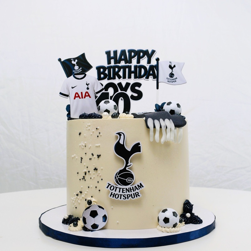 Hotspur Glory, a bespoke Gourmet Cake by Cakes Designs 3NL