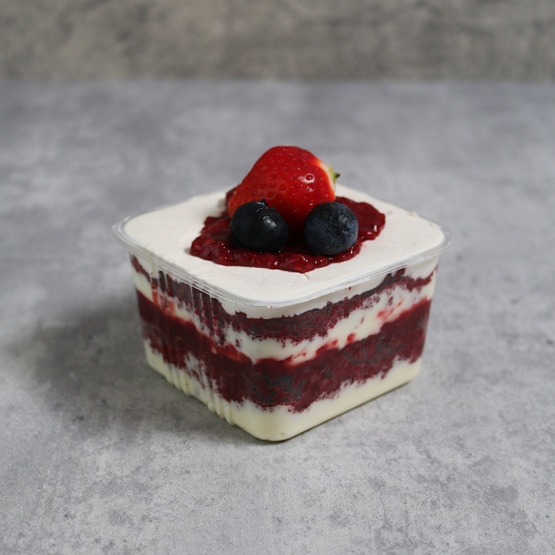 Red Velvet Ice Cream Cake, a bespoke Gourmet Cake by Cakes Designs 3NL