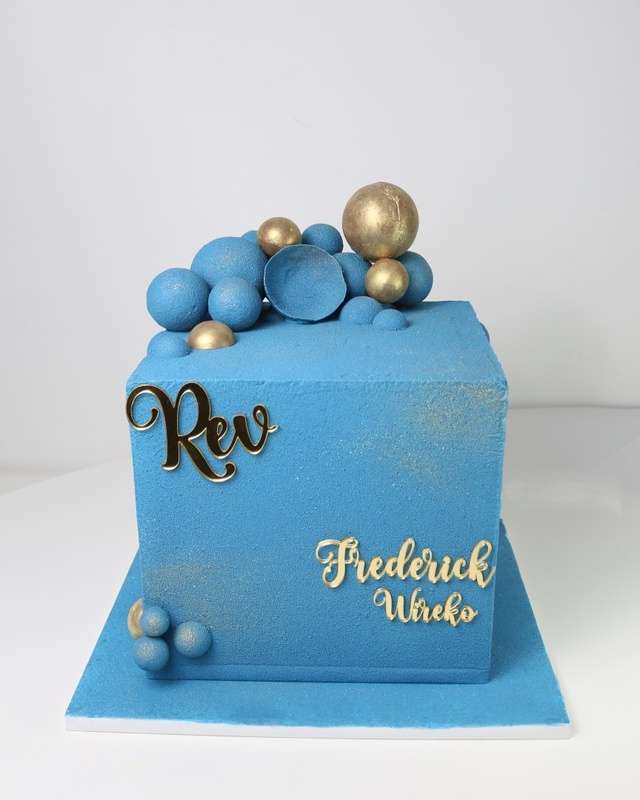 Square, Azure Elegance, a bespoke Gourmet Cake by Cakes Designs 3NL