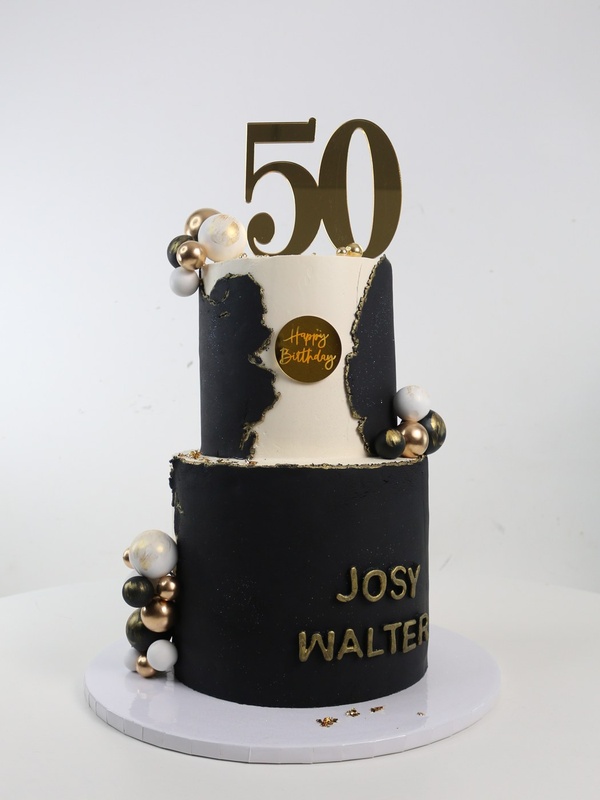 Tiered, Golden Intersection, a bespoke Gourmet Cake by Cakes Designs 3NL