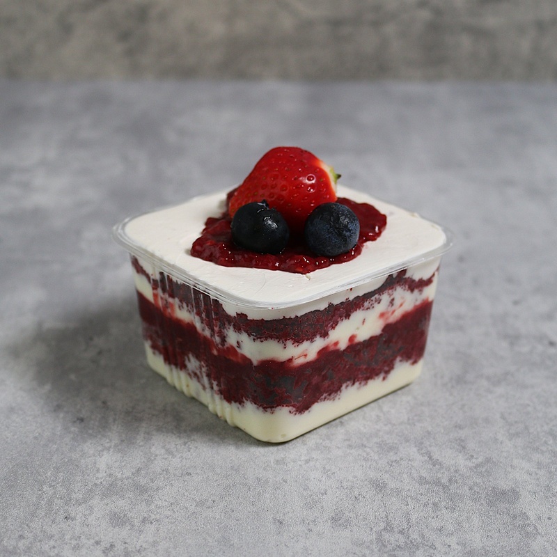 Red Velvet Ice Cream Cake, a bespoke Gourmet Cake by Cakes Designs 3NL