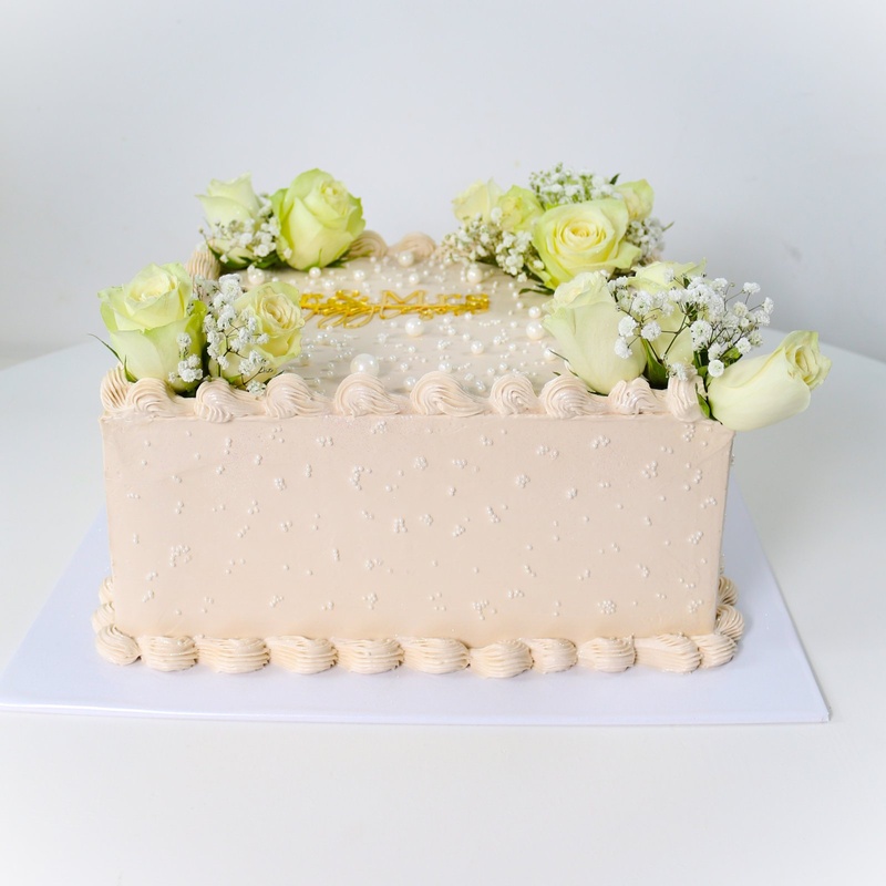 Mr & Mrs, Rectangular, a bespoke Gourmet Cake by Cakes Designs 3NL