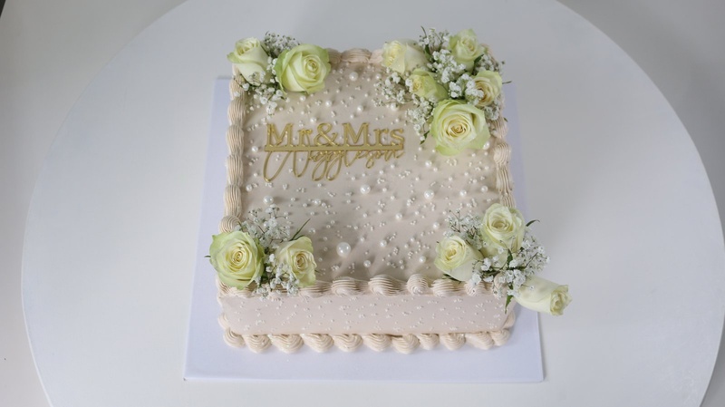 Square, Mr & Mrs, top view, a bespoke Gourmet Cake by Cakes Designs 3NL
