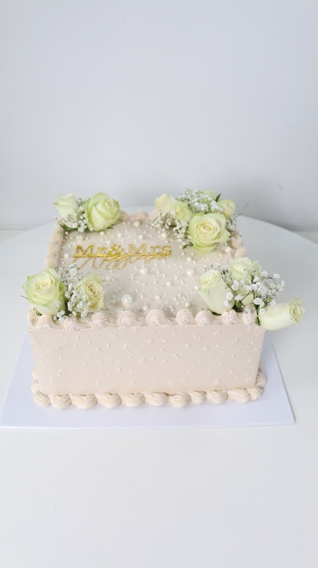 Mr & Mrs, Rectangular, a bespoke Gourmet Cake by Cakes Designs 3NL