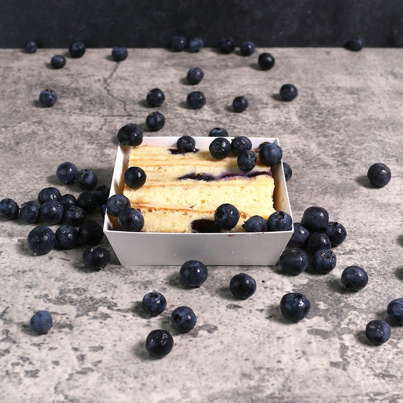 Luxury Square, Blueberry & Lemon, a bespoke Gourmet Cake by Cakes Designs 3NL