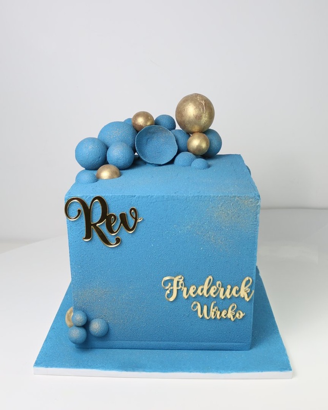 Square, Azure Elegance, a bespoke Gourmet Cake by Cakes Designs 3NL