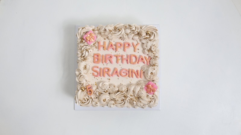 Square, Golden Lace, a bespoke Gourmet Cake by Cakes Designs 3NL