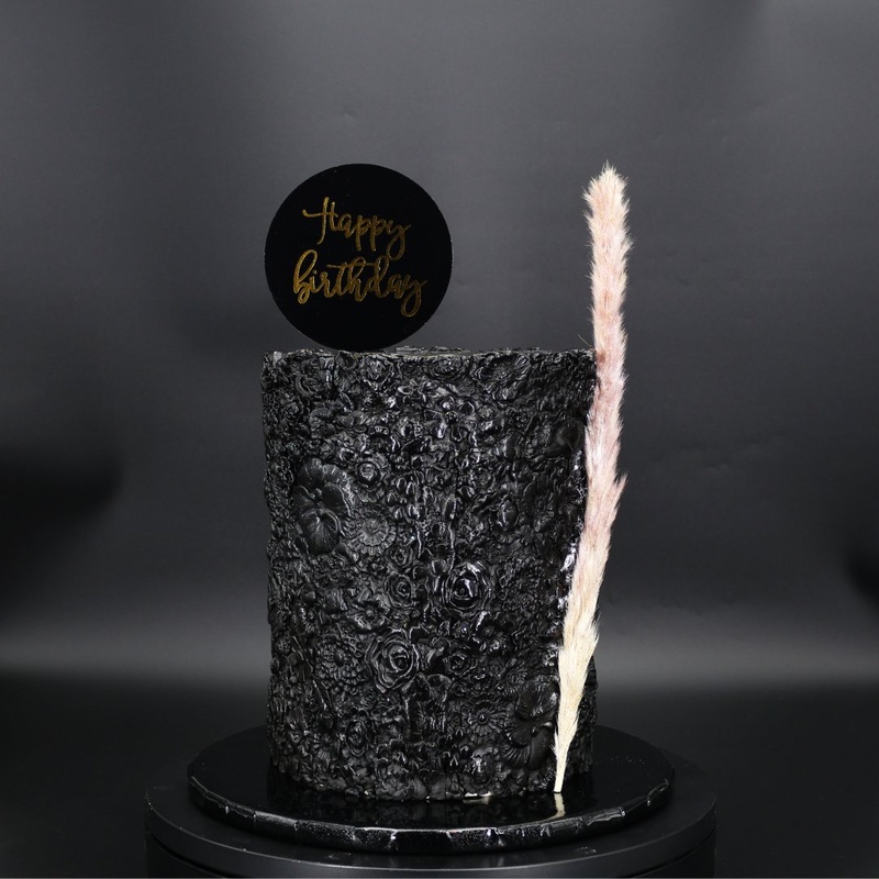 Black Flowers Wall, a bespoke Gourmet Cake by Cakes Designs 3NL