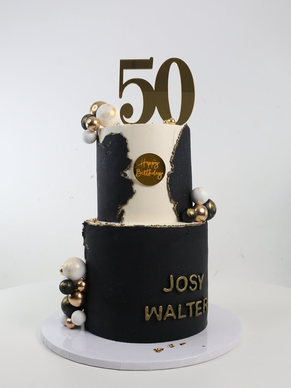 Tiered, Golden Intersection, a bespoke Gourmet Cake by Cakes Designs 3NL