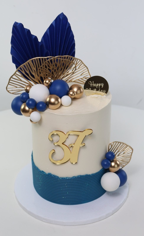 Navy & Gold, a bespoke Gourmet Cake by Cakes Designs 3NL