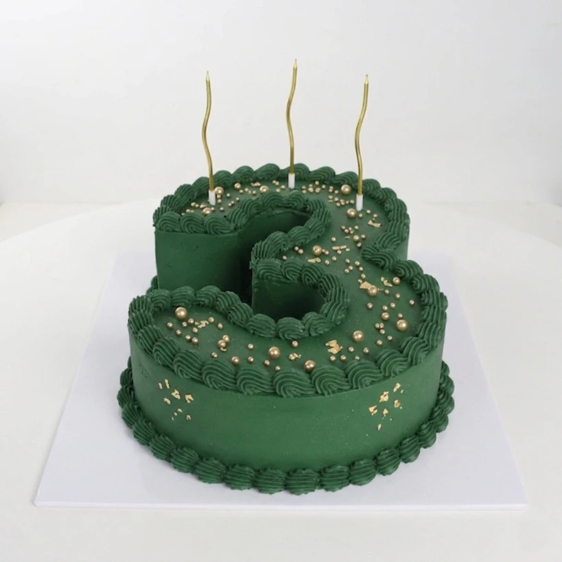 Number 3 Green, a bespoke Gourmet Cake by Cakes Designs 3NL