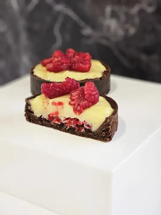 Raspberry tartlet, a slice of joy, by Cakes Designs 3NL