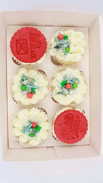 Christmas red cupcakes, by Cakes Designs 3NL