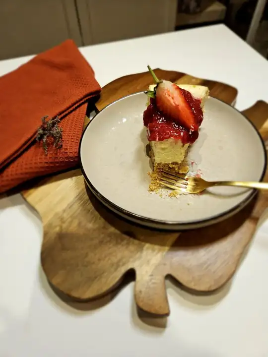 Strawberry cheesecake slice, by Cakes Designs 3NL