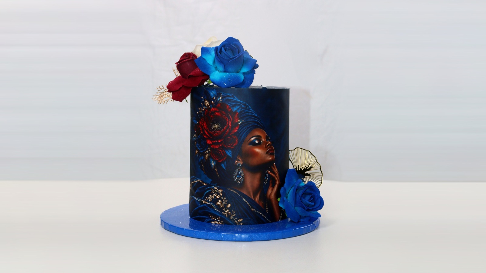 Crowned Sapphire, a bespoke Gourmet Cake by Cakes Designs 3NL