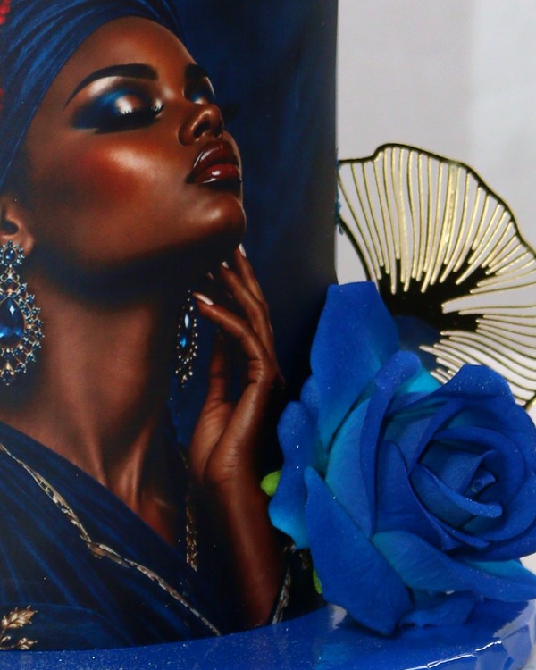 Crowned Sapphire, Rosas e Leque Dourado, um Bolo Gourmet por medida da Cakes Designs 3NL