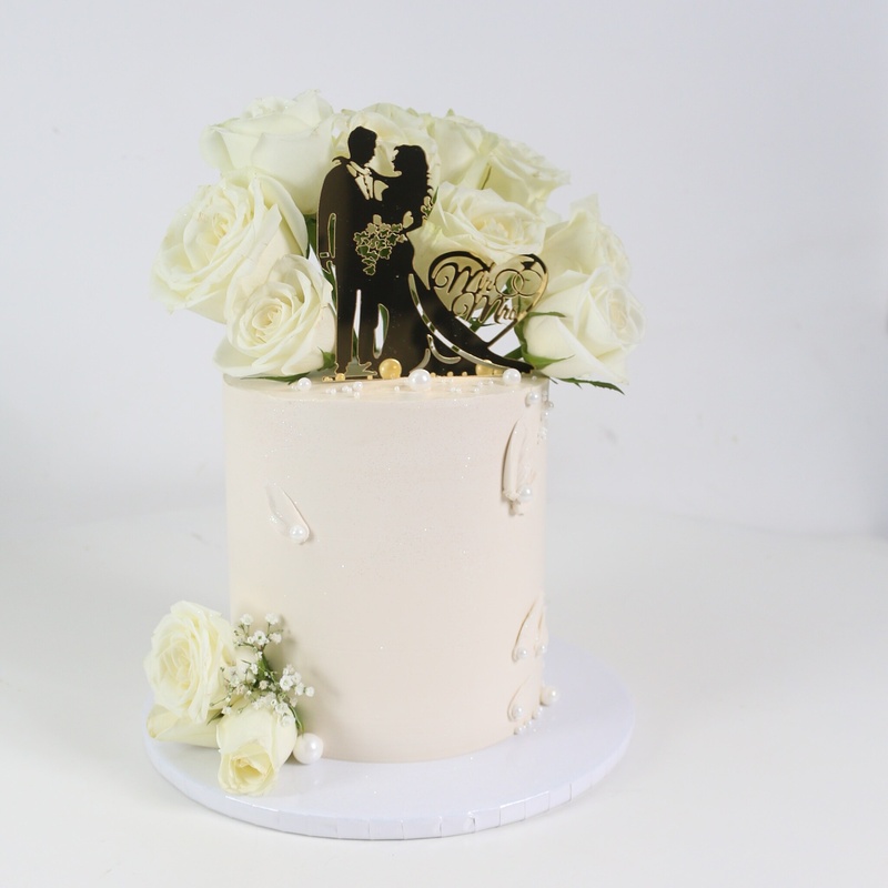 Eternal Symphony Golden Heart, a bespoke Gourmet Cake by Cakes Designs 3NL